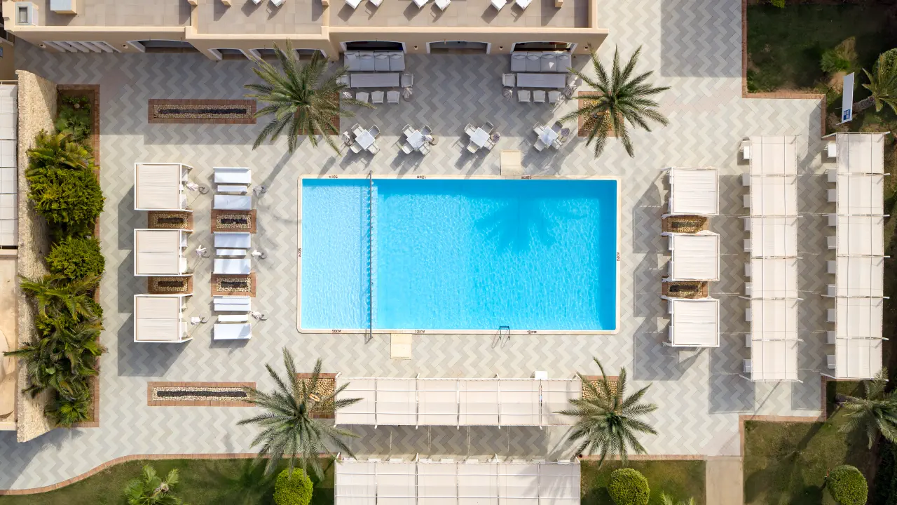 Almazino, Almaza Bay